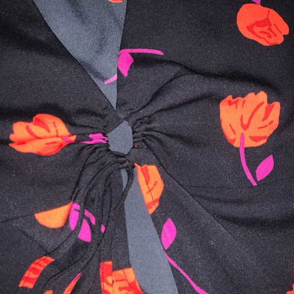 (SOLD) Urban Outfitters tie front floral top - Picture 4 of 5